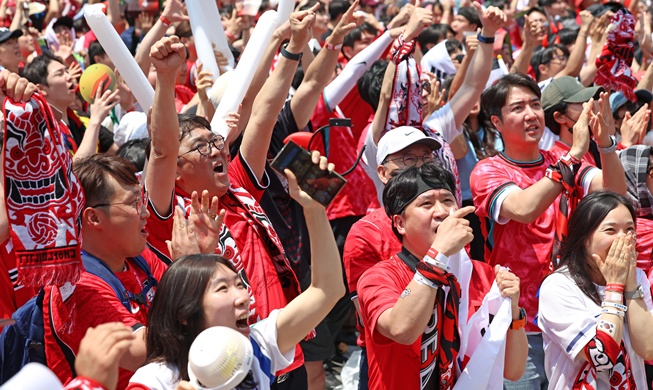 À Gwanghwamun, les Diables Rouges célèbrent la victoire des Guerriers Taegeuk contre la Tchéquie