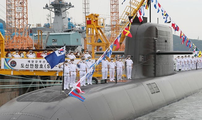 Image du jour : le lancement du premier sous-marin sud-coréen de 3 000 tonnes « Dosan Ahn Chang-ho »