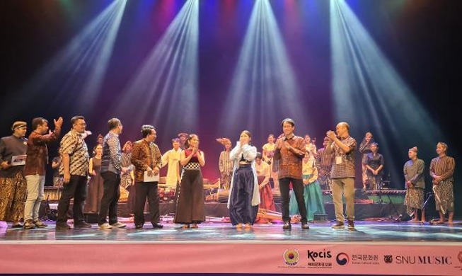 En Indonésie, la musique traditionnelle réunit étudiants sud-coréens et indonésiens autour de deux concerts