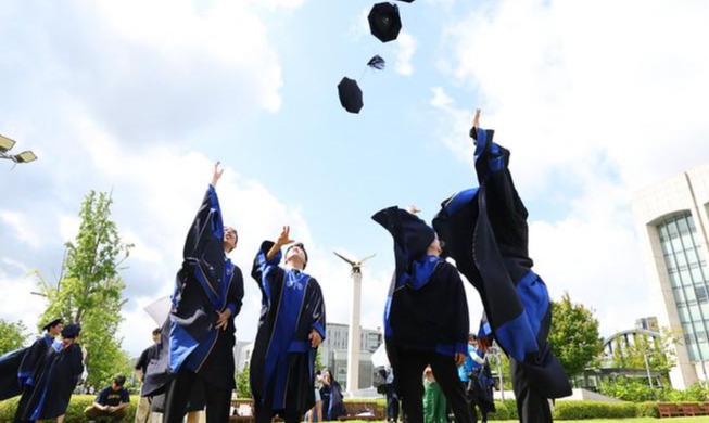La Corée affiche le taux de diplômés de l’enseignement supérieur le plus élevé de l’OCDE