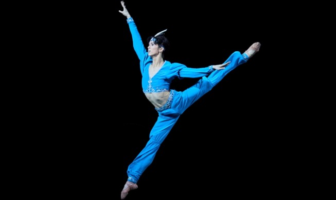 Jeon Minchul, ballerino, partage son expérience de premier soliste au théâtre Mariinsky