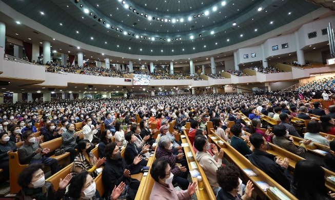 Messe de Pâques et services religieux organisés dans tout le pays