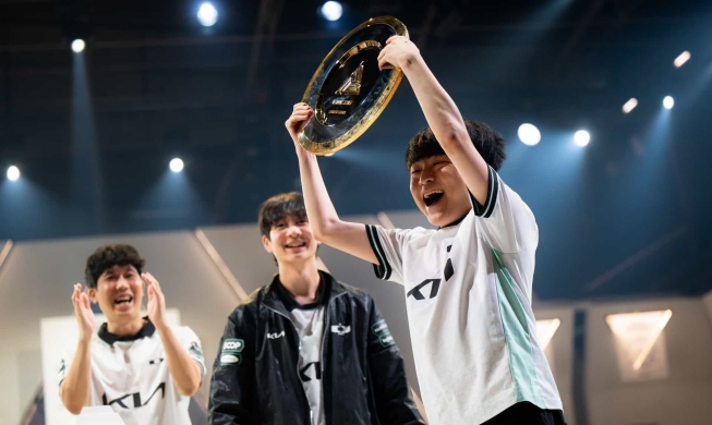 Les Coréens de Dplus KIA remportent le tournoi League of Legends de l'Esports World Cup