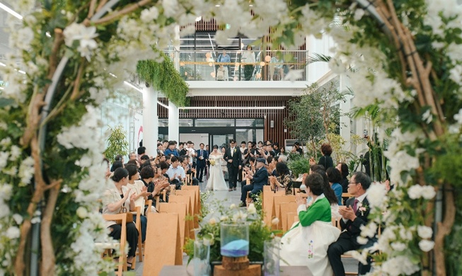 La Corée renforce son soutien aux jeunes face au coût du mariage et du logement