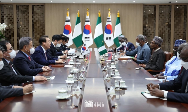 Le président Yoon s'entretient avec le dirigeant nigérian
