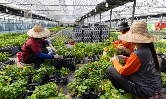 Le ministère du Travail signe un accord pour renforcer la protection des travailleurs immigrés