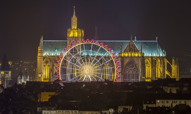 Des vitraux aux couleurs de l’Obangsaek à la cathédrale de Metz