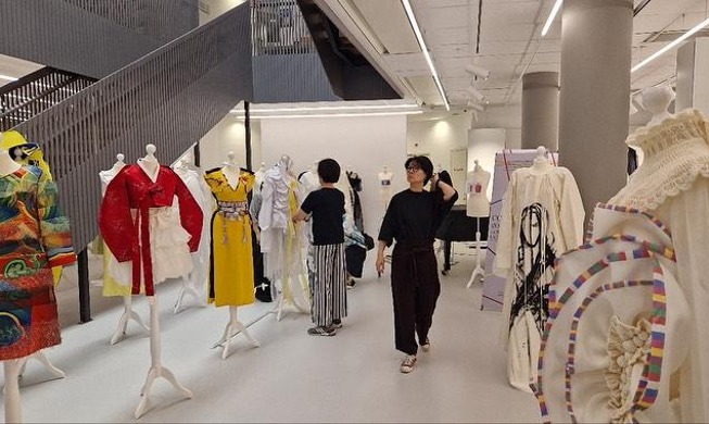 Le centre culturel coréen de Stockholm lance une exposition sur l’art coréen de la mode et du design