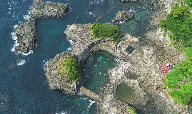 Snorkeling sur la côte Hwanguji de l'île de Jeju