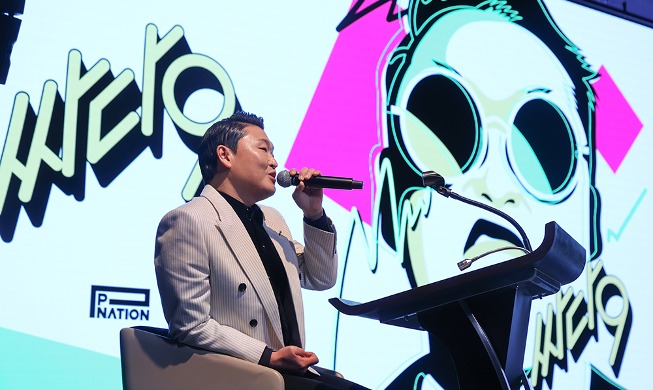 Psy sort son premier album en cinq ans