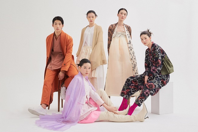 « Hanbok Wave » : le défilé de mode en hanbok fait ses débuts en ligne