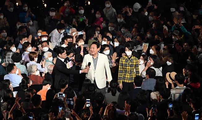 « KBS Open Concert » : le couple présidentiel assiste au concert célébrant l'ouverture du Cheong Wa Dae