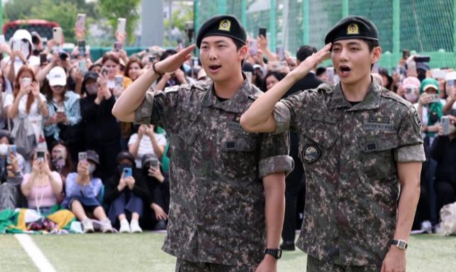 RM et V de BTS sont libérés de leur service militaire