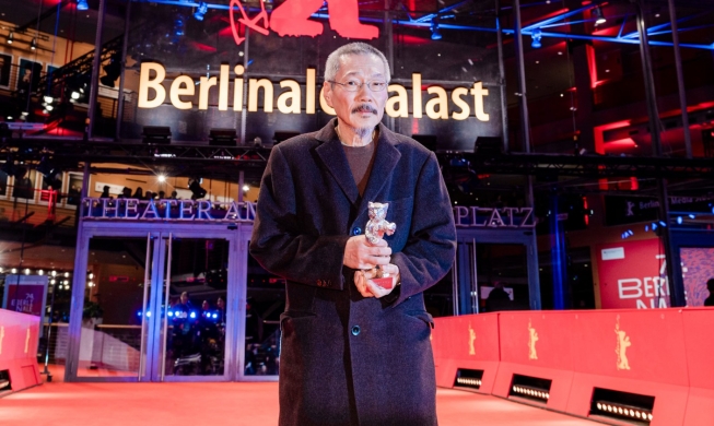 Hong Sang-soo remporte l’Ours d’argent du Grand prix du jury de la 74e Berlinale avec « A Traveler's Needs »