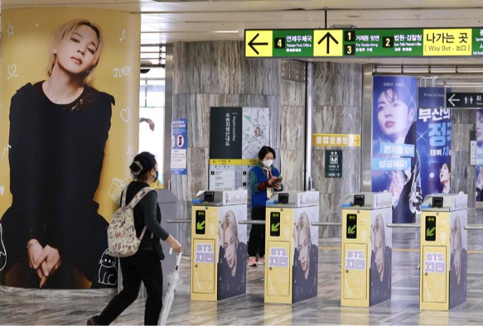 Jimin et Jungkook dans le métro de Busan