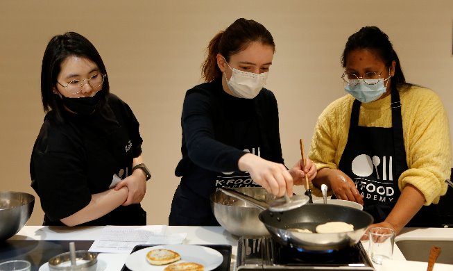 Centre culturel coréen de Paris : un franc succès pour les ateliers d’initiation à la cuisine coréenne