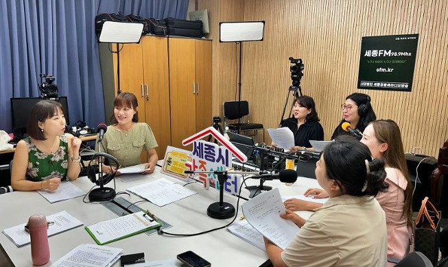 Friendly Radio Chat for the Whole Family, l'émission dédiée aux femmes mariées issues de l'immigration