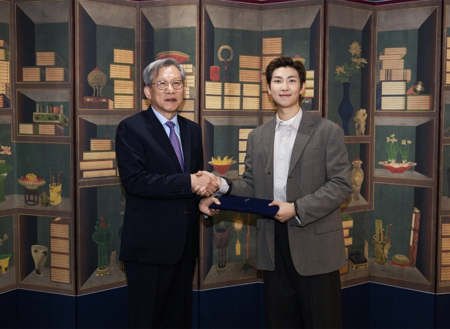 RM de BTS nommé ambassadeur mondial du musée national de Corée, avant une exposition consacrée à sa collection personnelle à San Francisco