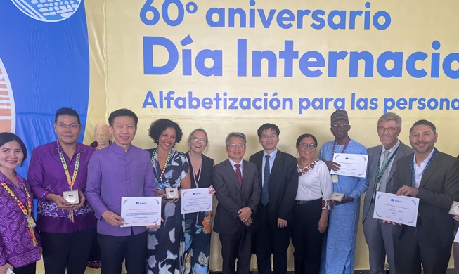Les prix d’alphabétisation UNESCO Roi Sejong récompensent trois organisations de la Colombie, des Pays-Bas et du Nigeria