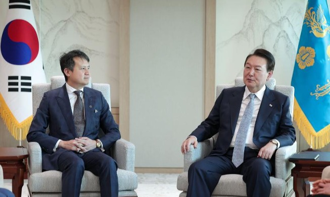 Le président Yoon s'entretient avec le directeur général de l'OMPI