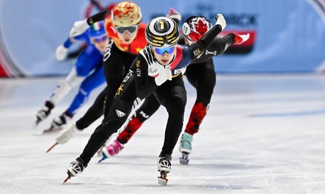 Kim Gil-li décroche la médaille d’or au Circuit mondial de patinage de vitesse sur courte piste