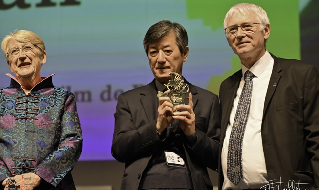 29e Festival International des Cinémas d’Asie de Vesoul : Monsieur Lee Yong-Kwan, président du prestigieux festival de Busan (BIFF), a reçu le prix Cyclo d’or d’honneur