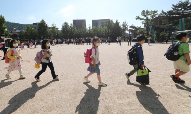 2,37 millions d'élèves retournent en classe sous la « quarantaine dans la vie quotidienne »