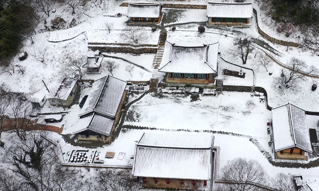 Temple Yongcheonsa couvert de neige dans le comté de Hampyeong