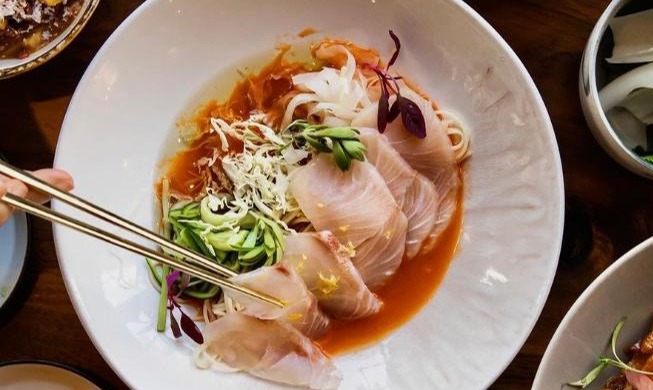 Les Mulhwe Noodles d’un restaurant coréen de San Francisco parmi les 23 meilleurs plats de 2023 du New York Times