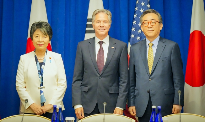 Les ministres des Affaires étrangères coréen, japonais et américain se sont rencontrés à New York