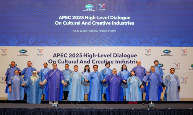 Rencontre avec les journalistes étrangers en visite à Gyeongju, deux mois avant le sommet de l’APEC