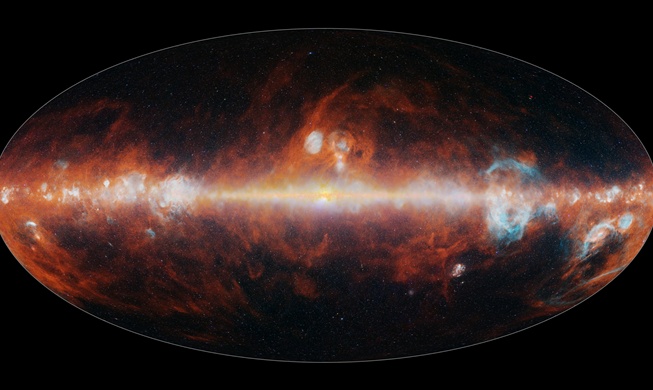 Le télescope spatial SPHEREx dévoile sa première carte complète du ciel