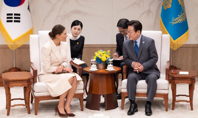 Le président Lee Jae Myung reçoit la princesse héritière de Suède