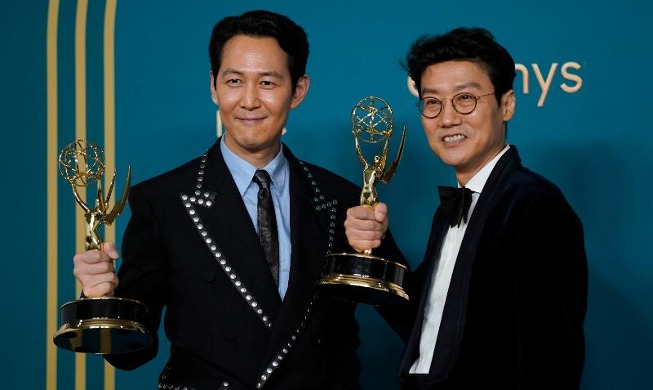 Emmy Awards 2022 : l'acteur Lee Jung-jae et le réalisateur Hwang Dong-hyuk récompensés pour « Squid Game »