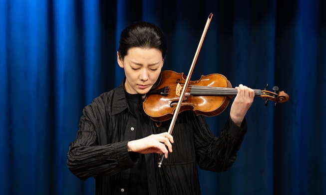 La violoniste Clara-Jumi Kang sera en tournée dans onze villes de Corée