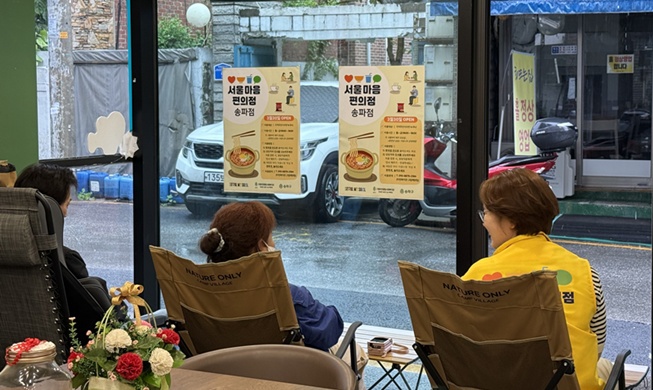 À Séoul, des supérettes de quartier pour lutter contre l’isolement social