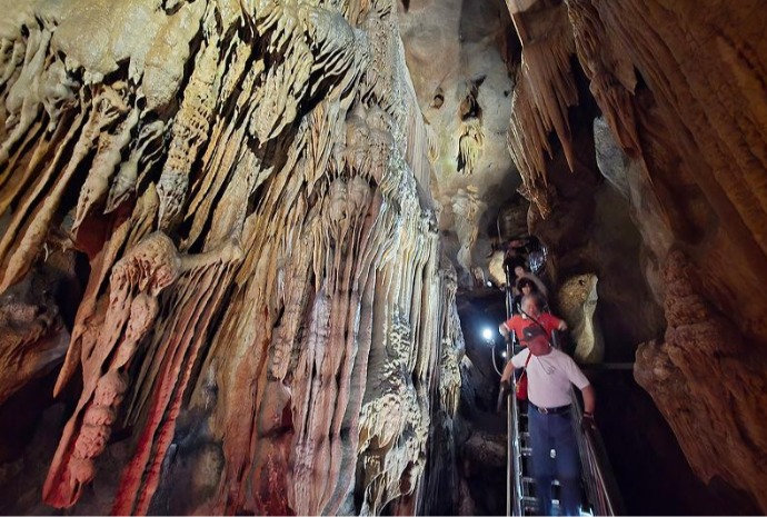 Au frais dans une grotte