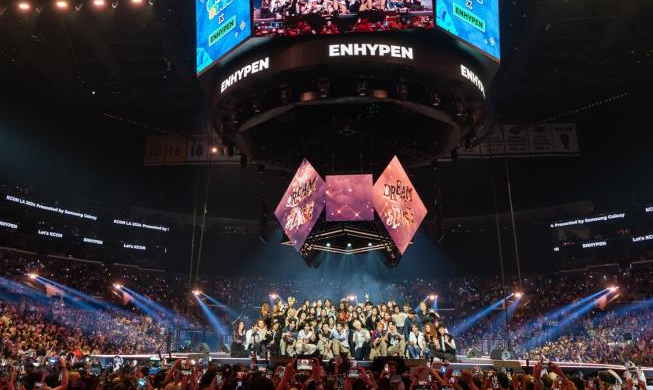 La convention KCON USA 2024 attire plus de 120 000 fans de K-pop à Los Angeles