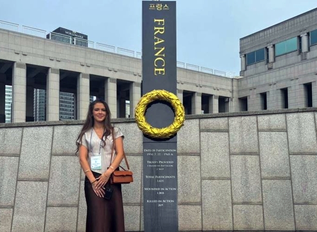 [Mission] Héloïse Breuil honore la mémoire de son grand-père, ancien combattant du bataillon français de l’ONU en Corée