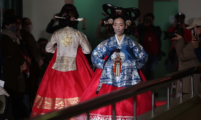 Image du jour : Défilé de mode en hanbok