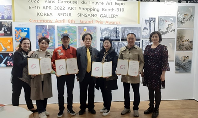 Présents à l’exposition « Art Shopping » au prestigieux Carrousel du Louvre, six artistes coréens profitent et s’amusent, tels de grands enfants dans Paris