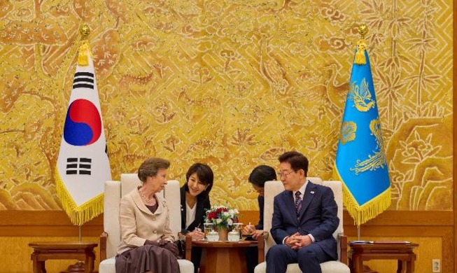 Le président Lee Jae Myung rencontre la princesse Anne du Royaume-Uni pour renforcer la coopération maritime