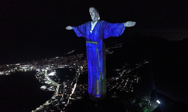 La statue du Christ Rédempteur de Rio de Janeiro vêtue d'un hanbok pour les 65 ans de l’amitié coréano-brésilienne