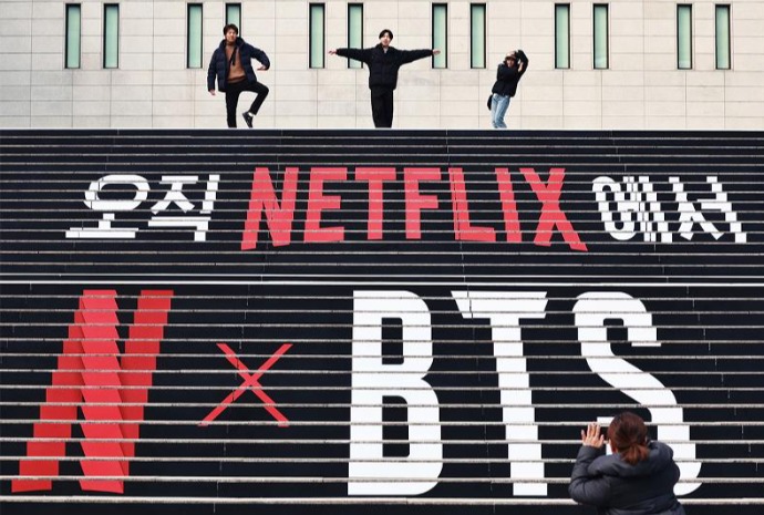 BTS sur les escaliers du Sejong Center for Performing Arts