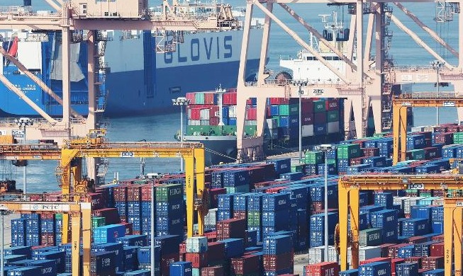 La production industrielle reste stable en juillet, les investissements en hausse