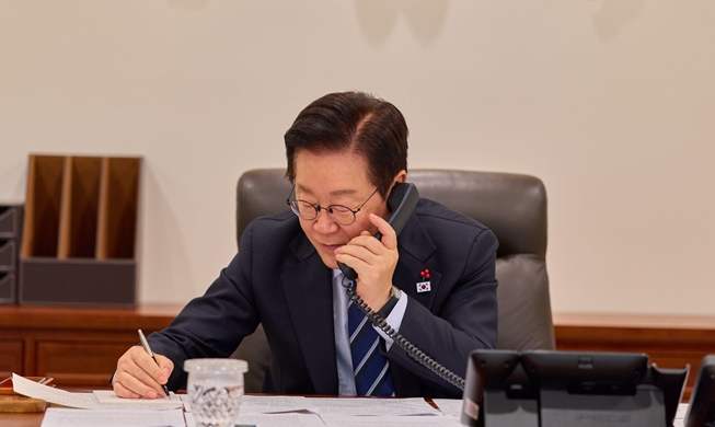 Le président Lee Jae Myung discute défense et nucléaire avec son homologue roumain