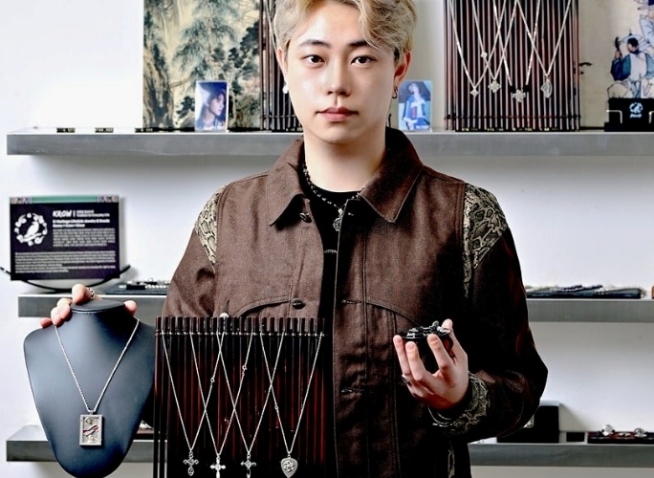 Rencontre avec Kim Jeongchan, bijoutier qui transforme le patrimoine coréen en créations contemporaines