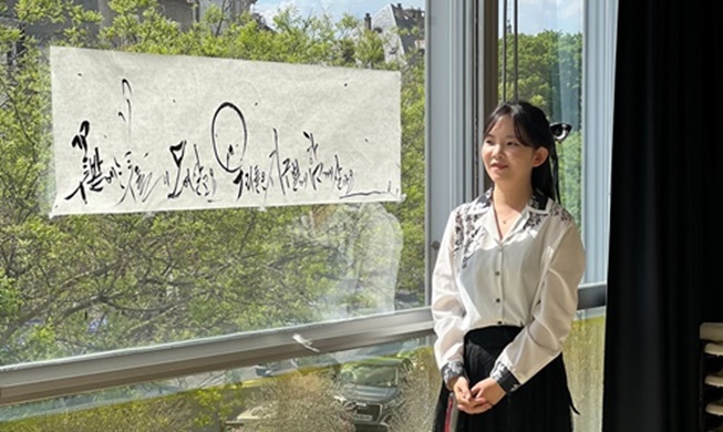 Une rencontre inspirante avec l'artiste calligraphe Lee Jung-Hwa