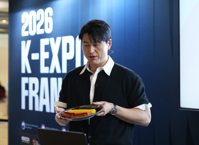 Ryu Soo-young fait rayonner la cuisine coréenne auprès du public français à la 2026 K-Expo France