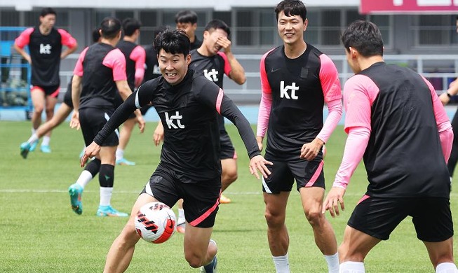 Son Heung-min s'entraîne pour le match amical contre le Paraguay